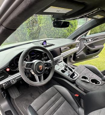 Photo 5 of 6 of 2020 Porsche Panamera Sport Turismo GTS