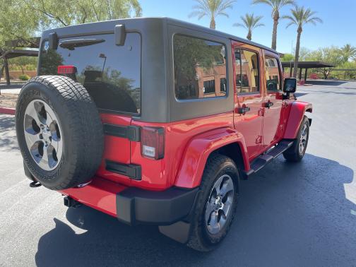 Photo 2 of 9 of 2017 Jeep Wrangler Unlimited Sahara