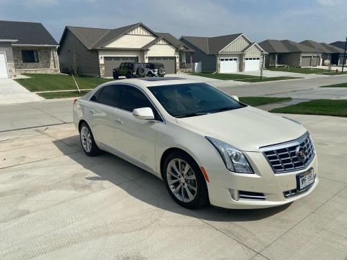 Photo 4 of 18 of 2013 Cadillac XTS Luxury