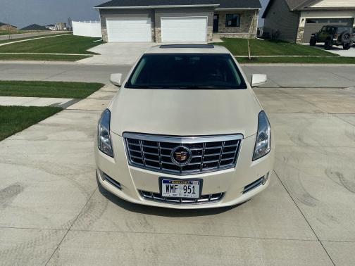 Photo 3 of 18 of 2013 Cadillac XTS Luxury
