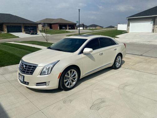 Photo 2 of 18 of 2013 Cadillac XTS Luxury