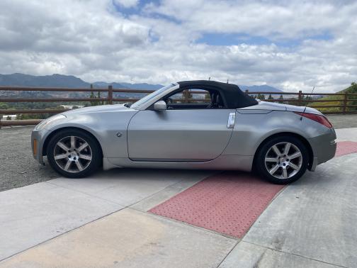 Photo 1 of 10 of 2005 Nissan 350Z Touring
