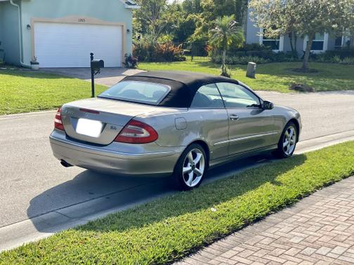 Photo 5 of 14 of 2005 Mercedes-Benz CLK-Class 320 Cabriolet