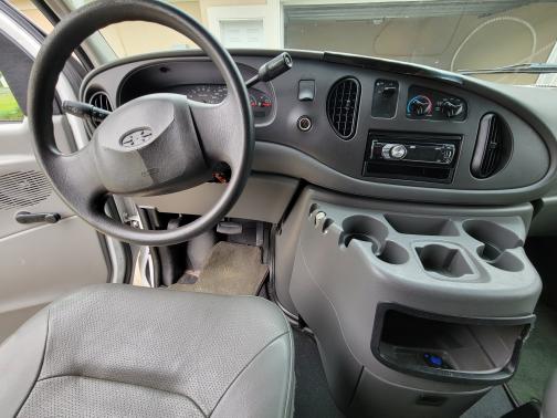 Photo 4 of 13 of 2005 Ford E350 Super Duty Base