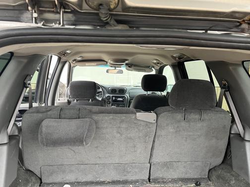 Photo 5 of 10 of 2003 Chevrolet Trailblazer LT