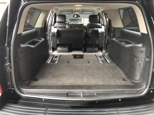 Photo 3 of 23 of 2010 Chevrolet Suburban 1500 LT