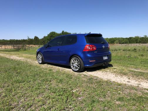 Photo 2 of 9 of 2008 Volkswagen R32 Base