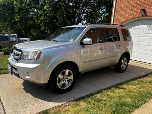 Photo 1 of 12 of 2011 Honda Pilot EX-L