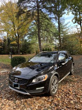 Photo 1 of 7 of 2017 Volvo V60 Cross Country T5