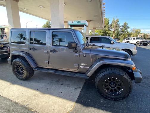 Photo 1 of 7 of 2014 Jeep Wrangler Unlimited Sahara