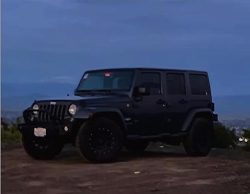 Photo 5 of 7 of 2014 Jeep Wrangler Unlimited Sahara