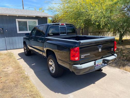 Photo 3 of 12 of 2008 Dodge Dakota SLT Quad Cab