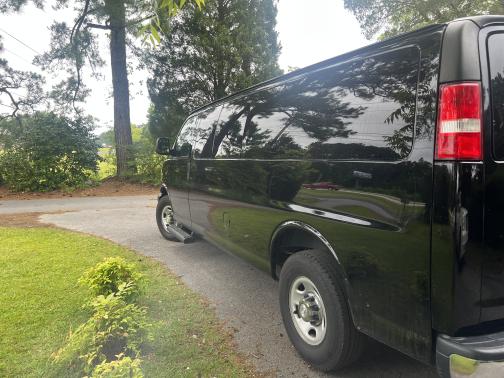 Photo 3 of 9 of 2018 Chevrolet Express 3500 LT