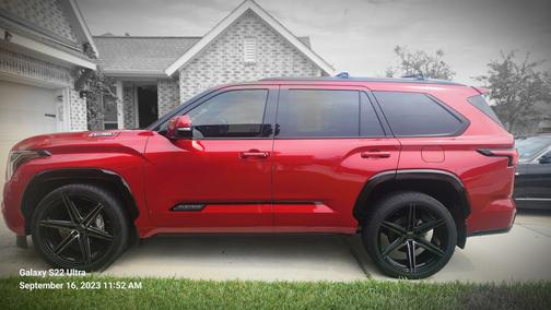 Photo 1 of 12 of 2023 Toyota Sequoia Platinum