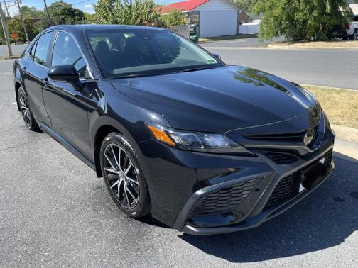 Photo 1 of 5 of 2023 Toyota Camry SE
