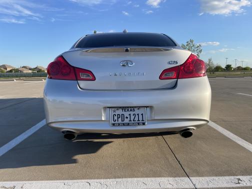 Photo 3 of 24 of 2011 INFINITI G25 Journey