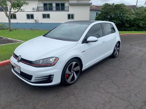 Photo 1 of 5 of 2017 Volkswagen Golf GTI Sport 4-Door