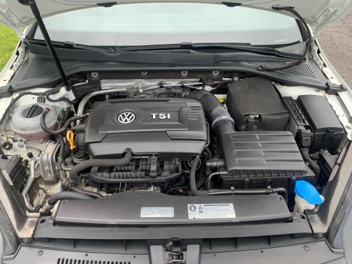 Photo 4 of 5 of 2017 Volkswagen Golf GTI Sport 4-Door