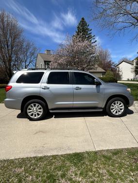 Photo 3 of 10 of 2013 Toyota Sequoia Platinum