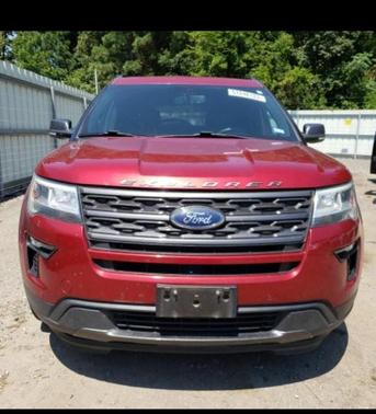 Photo 1 of 3 of 2018 Ford Explorer XLT