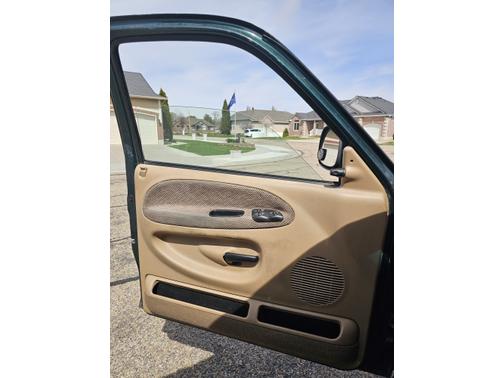 Photo 2 of 13 of 1999 Dodge Ram 1500 Quad Cab