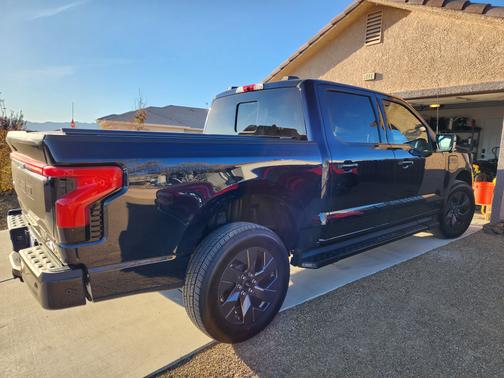 Photo 3 of 5 of 2023 Ford F-150 Lightning LARIAT