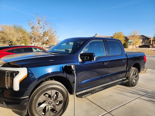 Photo 5 of 5 of 2023 Ford F-150 Lightning LARIAT