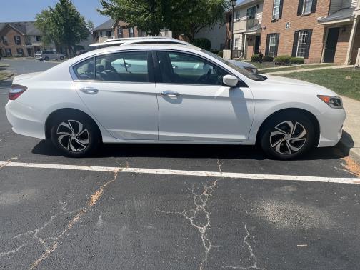 Photo 1 of 4 of 2016 Honda Accord LX