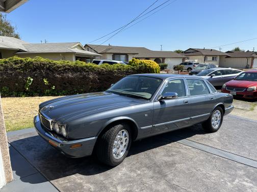 Photo 1 of 23 of 1999 Jaguar XJ Base