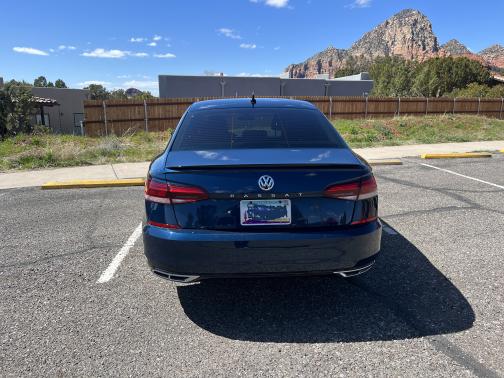 Photo 3 of 12 of 2020 Volkswagen Passat 2.0T R-Line
