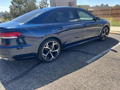 Photo 4 of 12 of 2020 Volkswagen Passat 2.0T R-Line