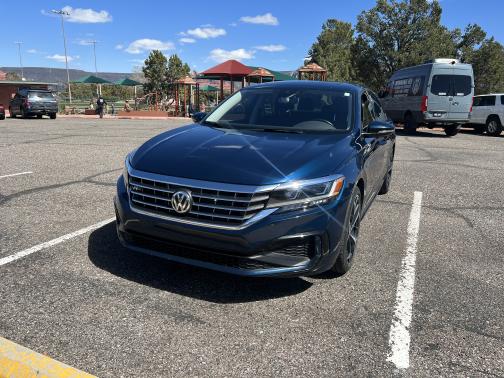 Photo 5 of 12 of 2020 Volkswagen Passat 2.0T R-Line