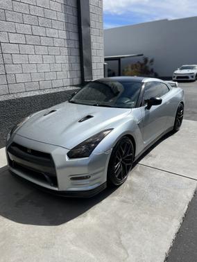 Photo 2 of 6 of 2013 Nissan GT-R Premium
