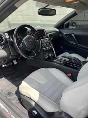Photo 4 of 6 of 2013 Nissan GT-R Premium