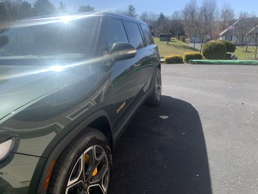 Photo 2 of 12 of 2023 Rivian R1S Adventure Package