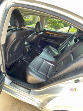 Photo 2 of 15 of 2014 Lexus ES 300h Base