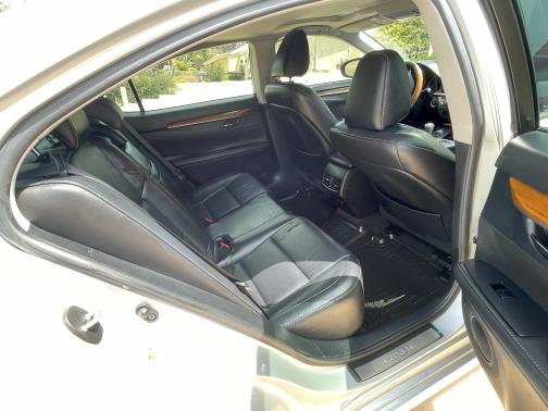 Photo 3 of 15 of 2014 Lexus ES 300h Base