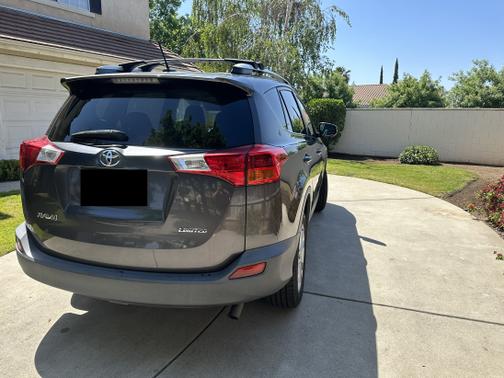 Photo 3 of 11 of 2015 Toyota RAV4 Limited