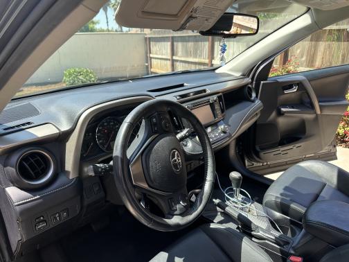Photo 5 of 11 of 2015 Toyota RAV4 Limited