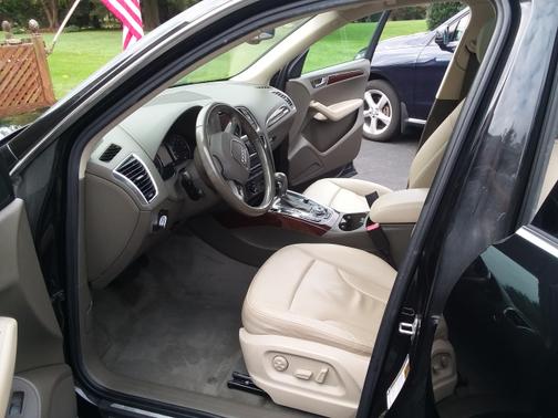 Photo 2 of 11 of 2012 Audi Q5 2.0T Premium