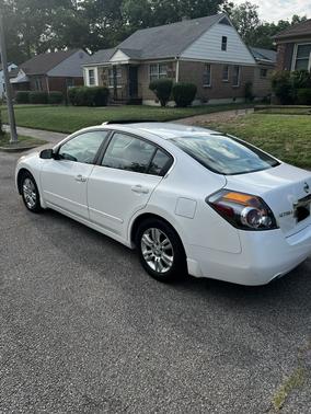 Photo 3 of 6 of 2010 Nissan Altima 2.5 SL