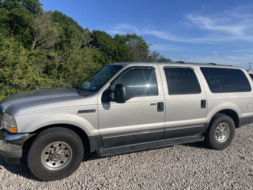 Photo 2 of 13 of 2003 Ford Excursion XLT
