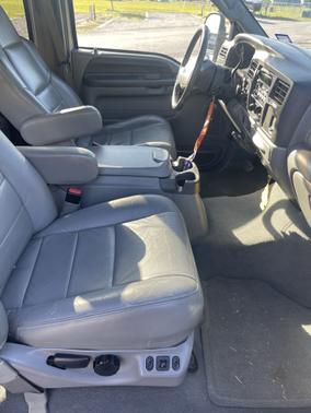 Photo 5 of 13 of 2003 Ford Excursion XLT