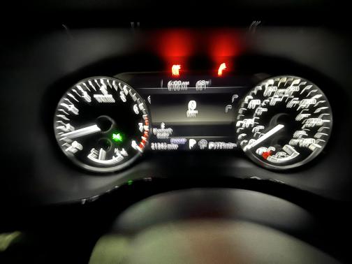 Photo 1 of 4 of 2022 Nissan Pathfinder SV