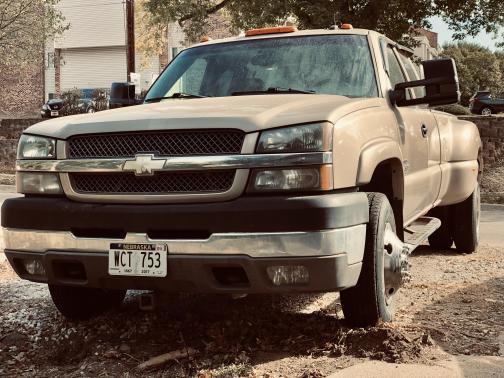 Photo 1 of 1 of 2004 Chevrolet Silverado 3500 LT Extended Cab