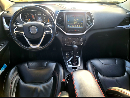 Photo 5 of 11 of 2016 Jeep Cherokee Trailhawk