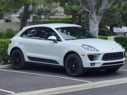 Photo 1 of 11 of 2018 Porsche Macan Base