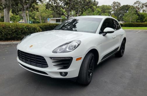 Photo 2 of 11 of 2018 Porsche Macan Base