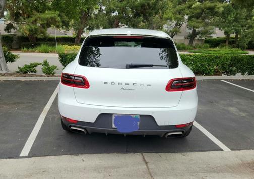 Photo 5 of 11 of 2018 Porsche Macan Base
