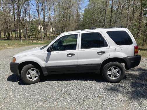 Photo 1 of 3 of 2003 Ford Escape XLT